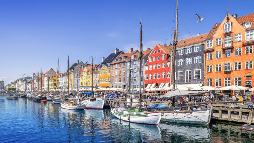 Der malerische Nyhavn - Kopenhagens berühmtester Hafen und perfekte Location für unvergessliche Rahmenprogramme bei Kongressen, Konferenzen und Incentive-Reisen