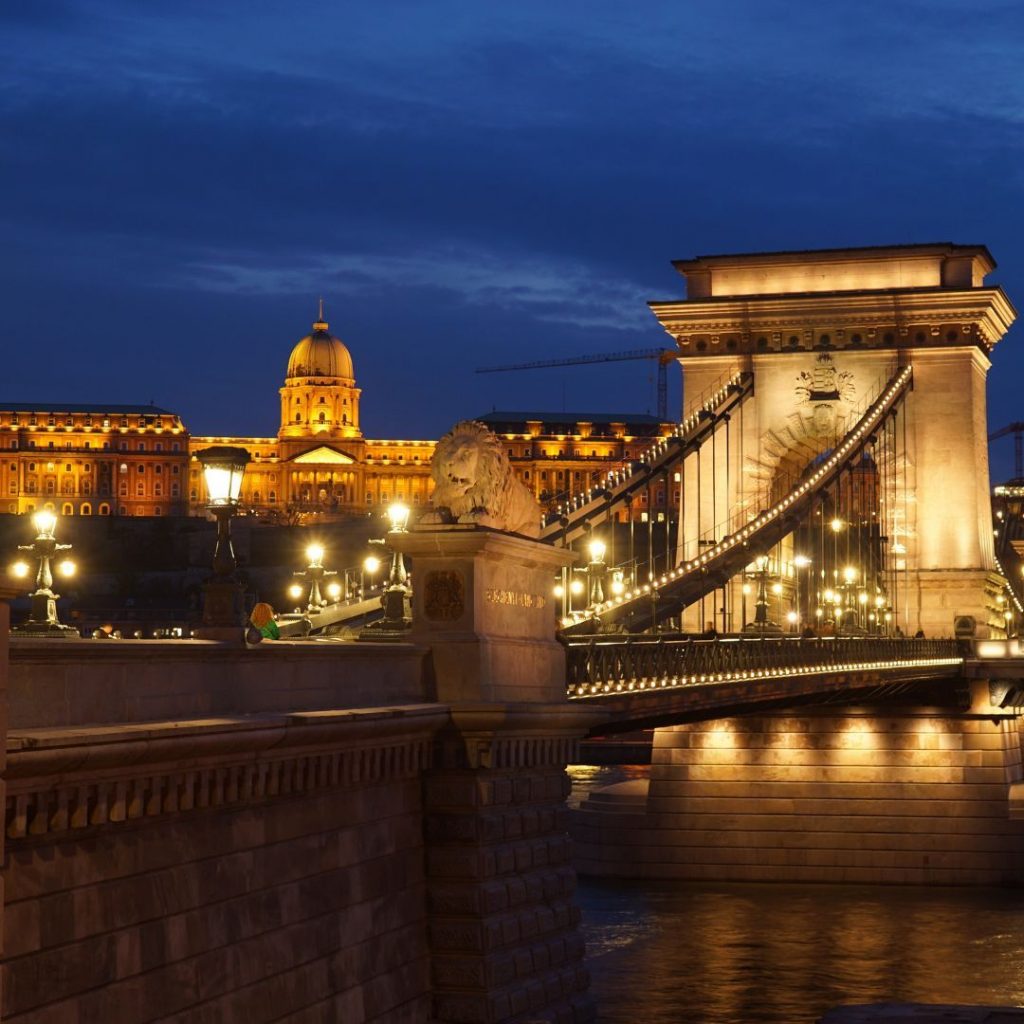 budapest-parlamentsgebaeude-donau-nacht-event